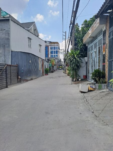 KHU AN NINH – DÂN TRÍ CAO- HÀ HUY GIÁP – QUẬN 12- XE HƠI NGỦ TRONG NHÀ – (5,5M*20M)