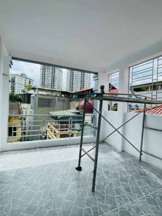 Bán nhà Lạc Long Quân, ngõ Ô Tô nhỏ vào nhà, 5 phút ra Hồ Tây 37m2 5 tầng 8,15 tỷ