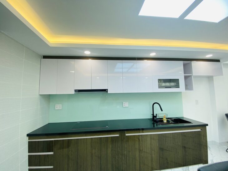 Nhà LÊ VĂN SỸ, bán gấp, 48m2, 5 tầng, chỉ 7.2 tỷ.