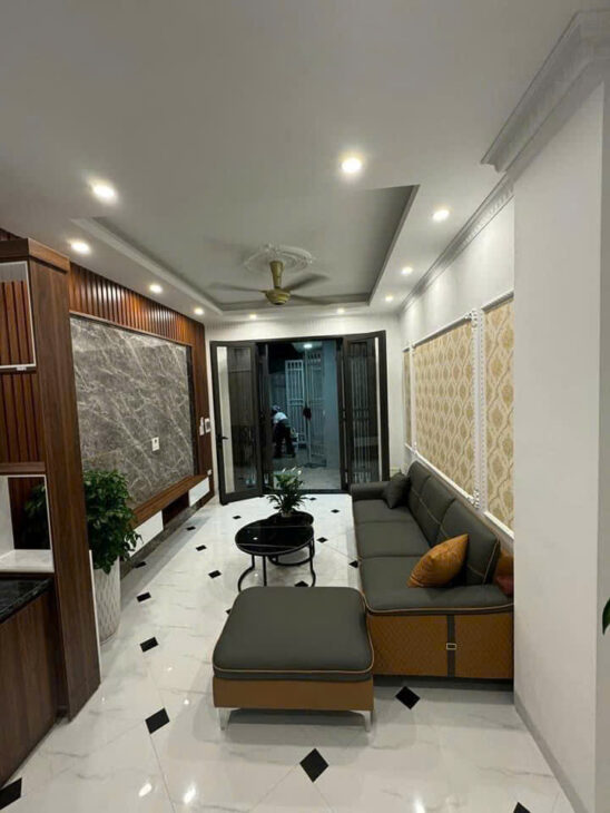 Bán nhà Hoàng Cầu, nhà đẹp gần phố 59mx4 tầng, MT rộng, Lô Góc, 3 thoáng, 15m ra Ô tô 10.6 tỷ.