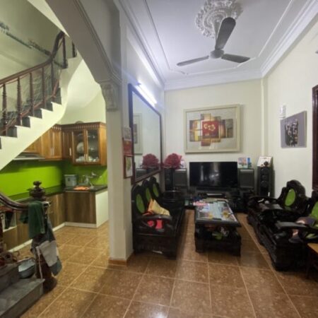 siêu pmăt ẩm nhà 3 tầng rôn gj 50m2 , mặt tiền khủng 5,5m chỉ nhỉnh 11 đ. vị trí cực đẹp , trung siêu pmăt ẩm nhà 3 tầng rôn gj 50m2 , mặt tiền khủng 5,5m chỉ nhỉnh 11 đ. vị trí cực đẹp , trung