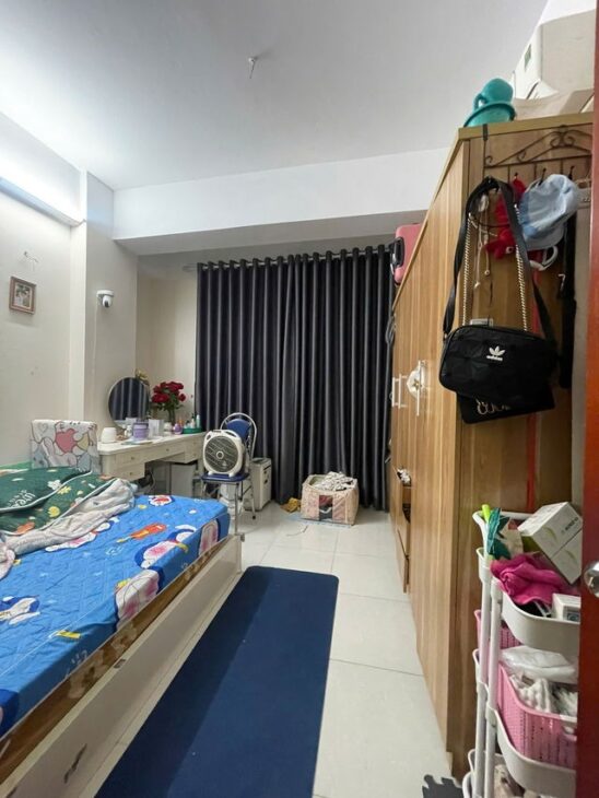 Bán căn hộ CT3 Hoàng Cầu, 2 ngủ,1wc, 62m2, view hồ, phố đi bộ, giá chỉ 4,9X tỷ