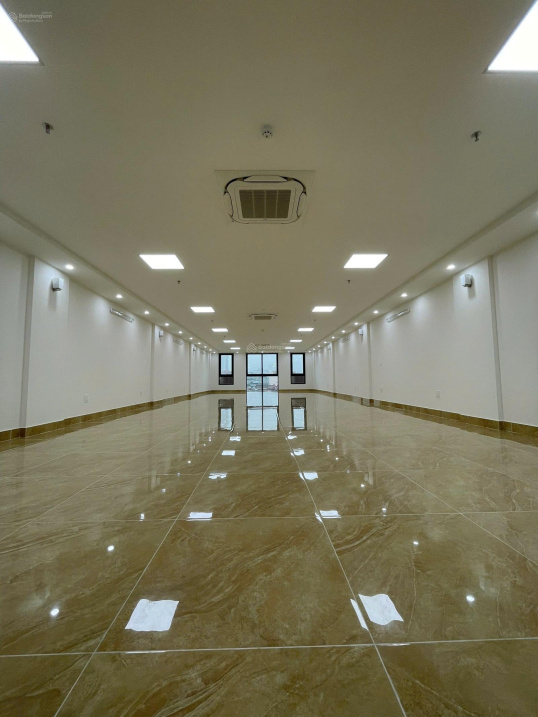 Cho thuê nhà MẶT PHỐ Trần Qúy Cáp .DT : 90 M x 8 Tầng . MT: 7 M.THÔNG SÀN, THANG MÁY.