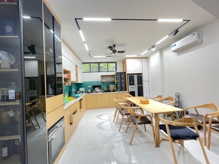 bán nhà đẹp Bồ Đề, 90m x 4 tầng, thoáng trước sau, gara ôtô, tặng nội thất