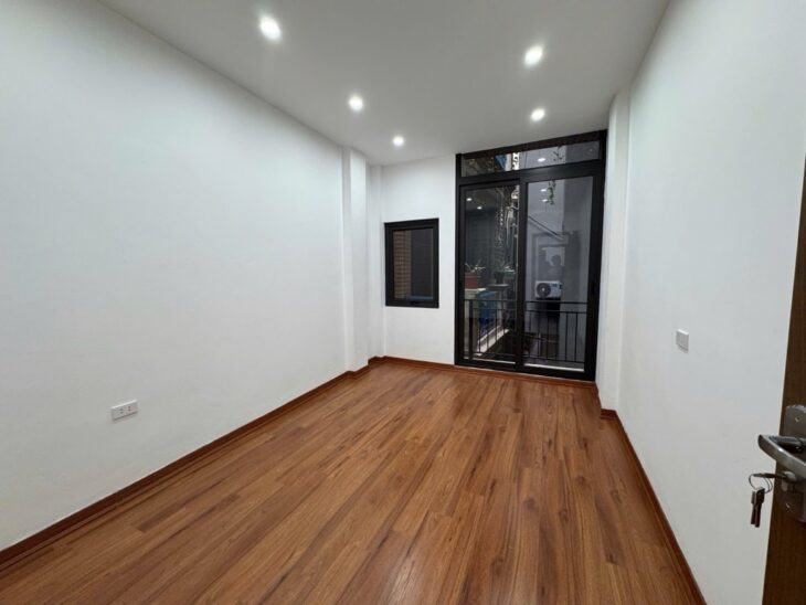 HOÀNG QUỐC VIỆT NHÀ MỚI 35M2 x 6 TẦNG THANG MÁY, Ô TÔ, KD CHỈ 7.8 TỶ