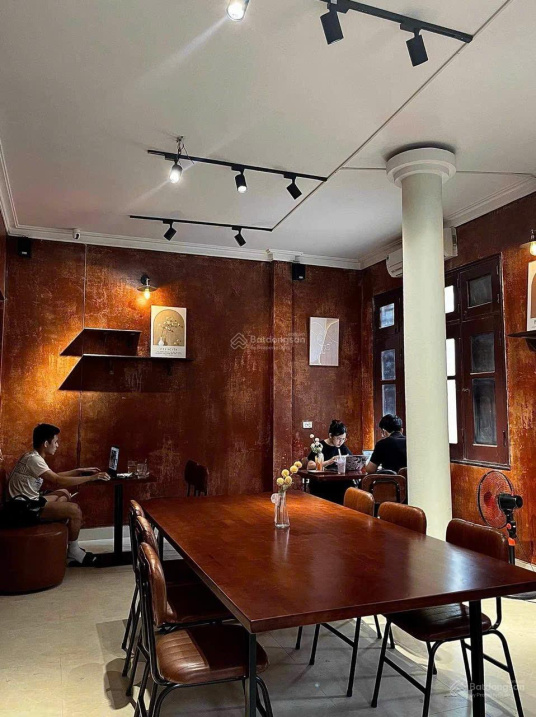 Siêu hót sang nhượng quán cafe hồ Chùa Láng nhượng, Giá thuê 28tr, 60m2 lô góc 2 mặt tiền