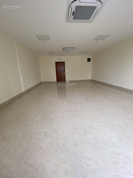 Cho thuê nhà MP Chiến Thắng, Hà Đông, HN. DT 110m2, 7 tầng, nhà mới 100% có thang máy. Giá 75tr/th