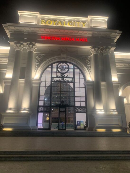 Bán chung cư Royal City, 100m2, tặng 2 tỷ tiền nội thất cao cấp, giá nhỉnh 10 tỷ