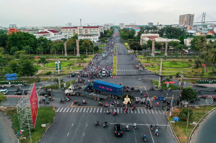 Tòa nhà 1 hầm – 10 tầng – MT Nguyễn Văn Linh, Quận 7 – DT 28x32m (CN 896m2) – giá 115 tỷ