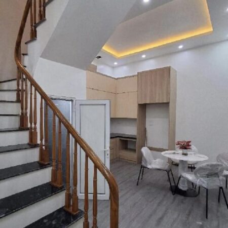 Bán nhà 21m2, 4 tầng, 2PN, 3WC, Hoàng Mai, 2.5 tỷ, sổ đỏ