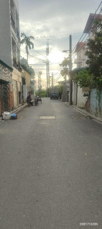 BÁN ĐẤT NGỌC THUỴ , THÔNG KHAI SƠN , MẶT TIỀN KHỦNG, Ô TÔ TẢI ĐỖ CỬA 24/7 , VIEW THOÁNG VĨNH VIỄN