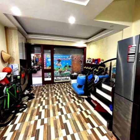 Siêu phẩm Phú Đô su cóc đỗ cửa, diện tích 45m2, mặt tiền 4.5m. Vài bước ra phố.