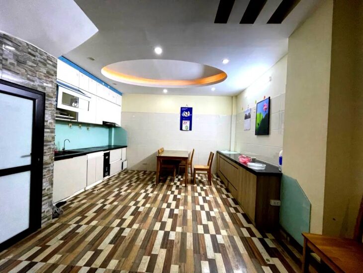 Siêu phẩm Phú Đô su cóc đỗ cửa, diện tích 45m2, mặt tiền 4.5m. Vài bước ra phố.