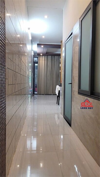 bán nhà đẹp mái thái , gần trung tâm giới thiệu việc làm. giao thông thuận lợi