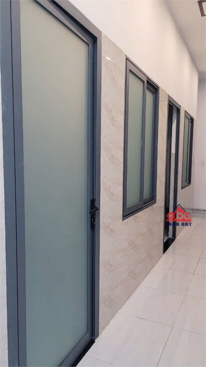 bán nhà đẹp mái thái , gần trung tâm giới thiệu việc làm. giao thông thuận lợi