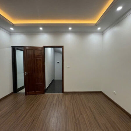 Bán nhà xinh Ngọc Lâm 36m2 thang máy– nhỉnh 10 tỷ– ô tô vào nhà- kinh doanh sầm uất. Bán nhà xinh Ngọc Lâm 36m2 thang máy– nhỉnh 10 tỷ– ô tô vào nhà- kinh doanh sầm uất.