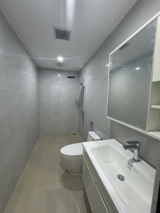 Bán nhà xinh Ngọc Lâm 36m2 thang máy– nhỉnh 10 tỷ– ô tô vào nhà- kinh doanh sầm uất.