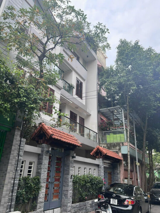 Bán liền kề KĐT Văn Phú, Hà Đông. Dt 76m2x5 tầng vỉa hè, gara Ô TÔ giá 18.6 tỷ.