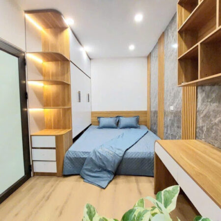 Cần bán nhà Nghi Tàm giá 7.7 tỷ có gia lộc. Diện tích 39m2, lô góc, gần Ô Tô.