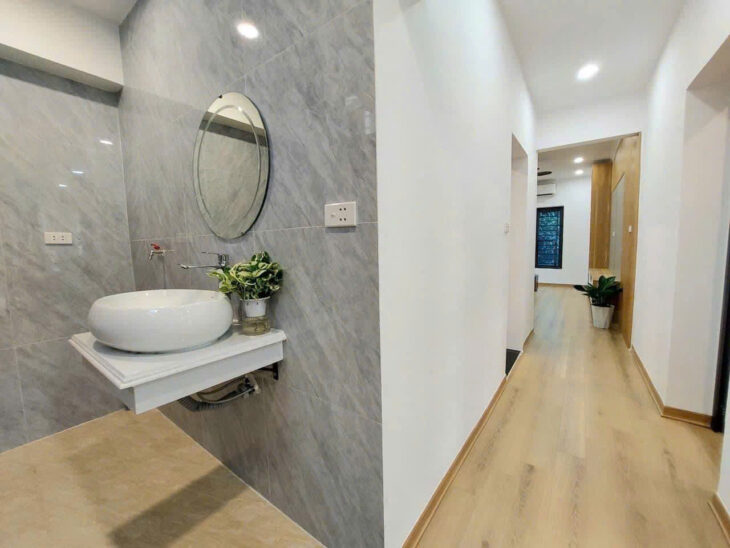 Cần bán nhà Nghi Tàm giá 7.7 tỷ có gia lộc. Diện tích 39m2, lô góc, gần Ô Tô.