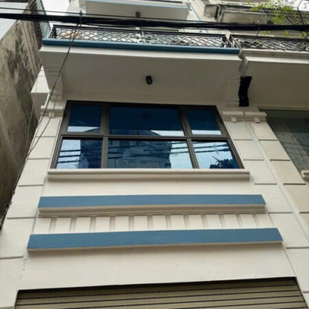 Bán nhà Nghi Tàm, Tây Hồ; sổ đẹp 42m2; MT 4.5m, giá 7.9 tỷ.