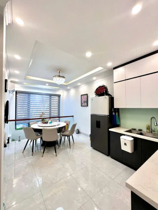 NHÀ MỚI-ĐẸP PHỐ BỒ ĐỀ- LONG BIÊN, 32M2,6 TẦNG, MT 3.5M, 8.2 TỶ.NỘI THẤT ĐẸP, GẦN PHỐ.