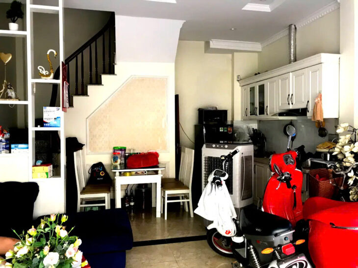 BÁN NHÀ PHỐ ĐÀM QUANG TRUNG- LONG BIÊN 32M2, 5T,MT 5M,4.9 TỶ.Ô TÔ ĐỖ CỦA, FULL NỘI THẤT.