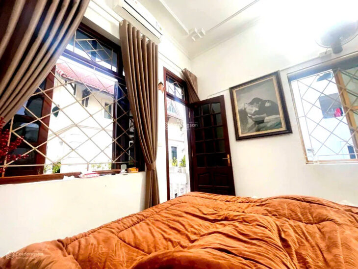 BÁN NHÀ RIÊNG PHỐ THƯỢNG THANH- LONG BIÊN 65M2, 3 TẦNG,MT 4M,5.6 TỶ.