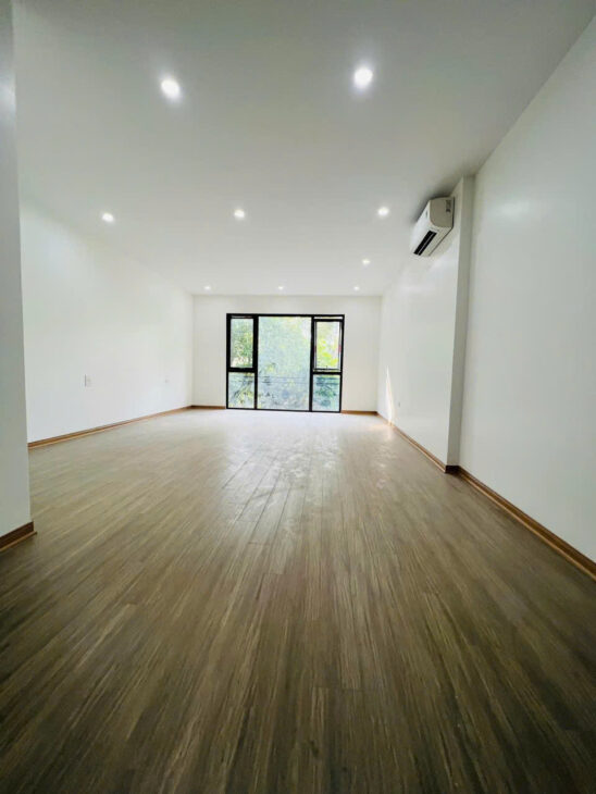 Bán liền kề KĐT Văn Phú, Hà Đông. Dt 76m2, 5 tầng mới, nội thất xịn 18.5 tỷ.