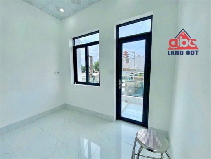 NP992 nhà thiết kế 1 trệt 1 lầu, mặt đường kinh doanh thuận lợi. khu đông dân cư