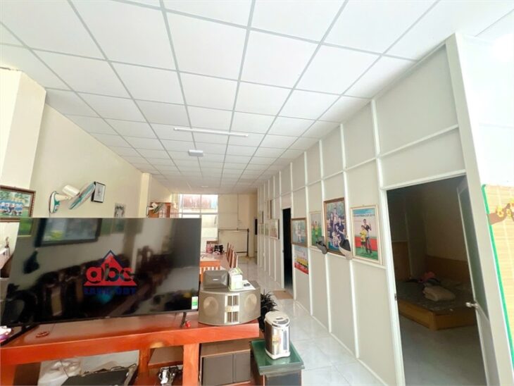 NP995 nhà phố ngang 8m, vị trí thuận lợi kinh doanh showroom đồ gỗ nội thất