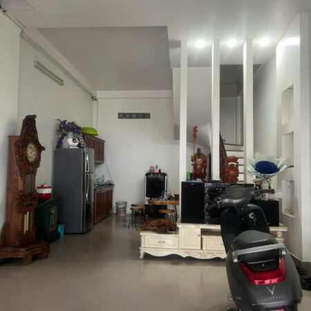 BÁN NHÀ MẶT NGÕ Ô TÔ ĐỖ CỬA TỔ 12, P TRẦN LÀM – XÂY DỰNG KIÊN CỐ CHẮC CHẮN, CÒN ĐẸP, SỔ ĐỎ CHÍNH