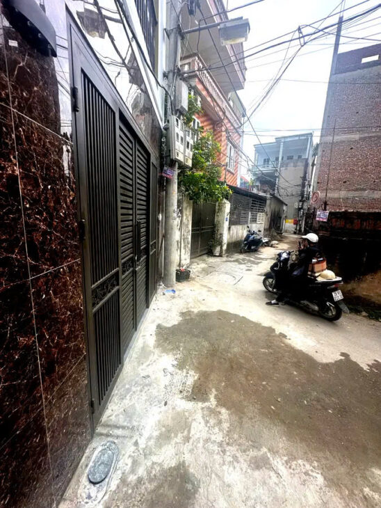 PHÚC LỢI, BA MẶT THOÁNG , NGÕ THÔNG, MORNING ĐỖ CỬA 35M2,4T,MT 4.2M, 6.65 TỶ,LONG BIÊN.