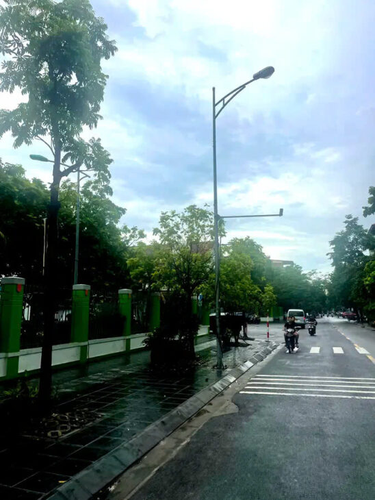 BÁN 3 CĂN BÁT KHỐI- LONG BIÊN 33M2,5 TẦNG, MT 3M, 6.2 TỶ.TRƯỚC NHÀ Ô TÔ CHÁNH.