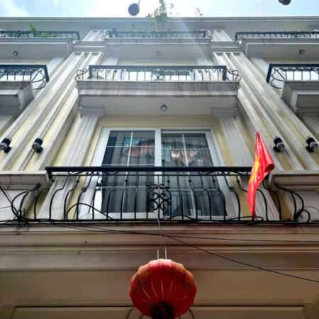 NHÀ ĐẸP BÁT KHỐI- LONG BIÊN, 38M2,4 TẦNG, MT 4M, 5.8 TỶ.FULL NỘI THẤT – Ô TÔ ĐỖ CỬA.