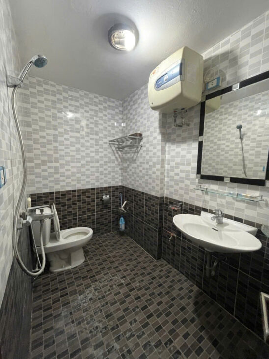 Bán nhà HOÀNG HOA THÁM 52m2 x 5 tầng chỉ nhỉnh 10 T. Ô tô tránh , ngõ thông, kinh doanh đỉnh .trung