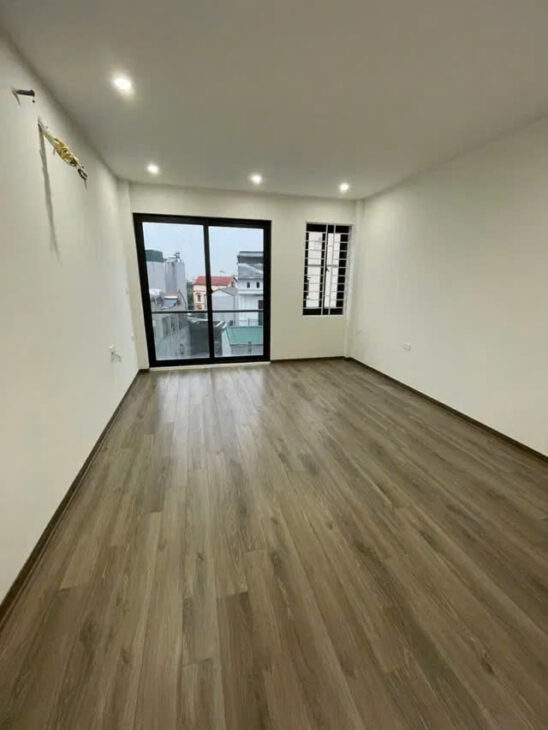 Bán nhà riêng phố Nguyễn Văn Linh,40m2, 6 tầng,mặt tiền 4m, 7.2 tỷ. Long Biên.