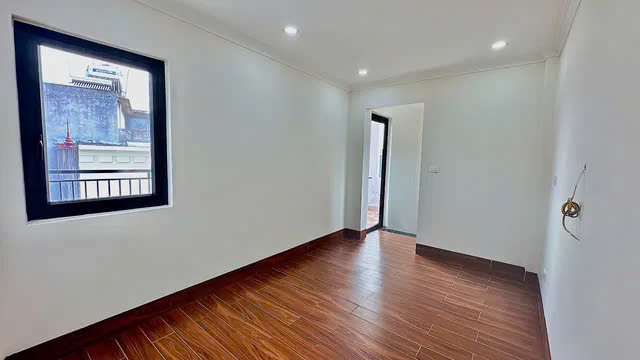 NHÀ ĐẸP PHỐ BÁT KHỐI- LONG BIÊN 31/35M2, 5 TẦNG, MT 6.6M, 6.25 TỶ.FULL NỘI THẤT.