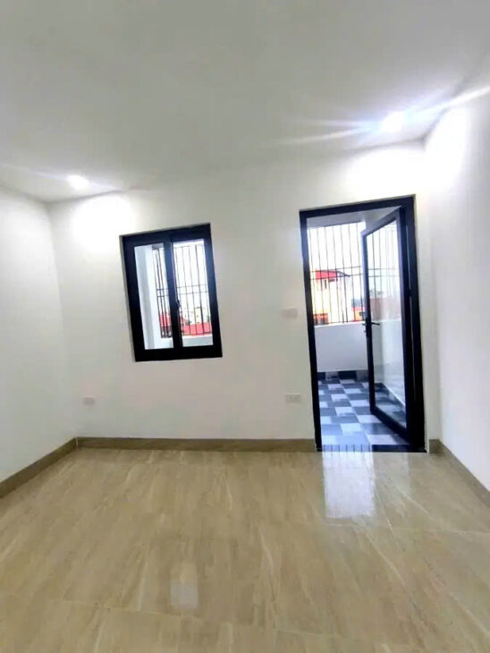 NHÀ MỚI – Ô TÔ ĐỖ CỬA,32M2, 5 TẦNG,MT3.8M, 5.8 TỶ, THẠCH BÀN- LONG BIÊN.