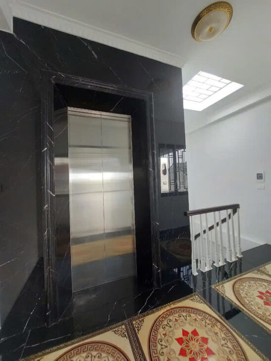 -Nhà mới Phố Ngô Gia Tự 80m2,5 tầng, mặt tiền 15m,12.5 tỷ.Ô tô chánh- vào nhà.