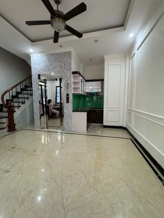 NHÀ ĐẸP PHỐ NGỌC LÂM- LONG BIÊN , 33M2, 5 Tầng,MT 5.6M, 7.8 TỶ.TAHNG MÁY.