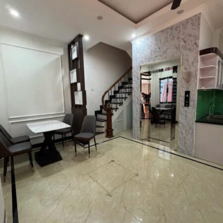 NHÀ ĐẸP PHỐ NGỌC LÂM- LONG BIÊN , 33M2, 5 Tầng,MT 5.6M, 7.8 TỶ.TAHNG MÁY.