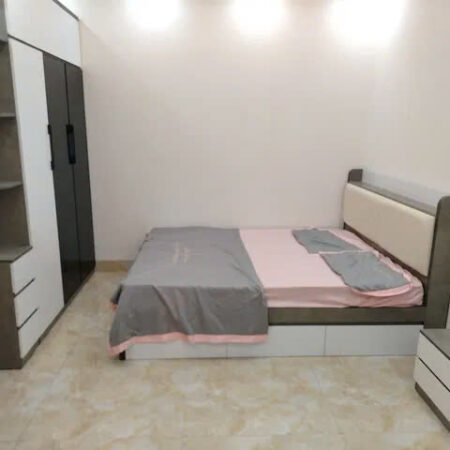 BÁN NHÀ PHỐ NGỌC LÂM- LONG BIÊN 33M2 X 5 TẦNG, MẶT TIỀN 5.6M,7.9 TỶ.
