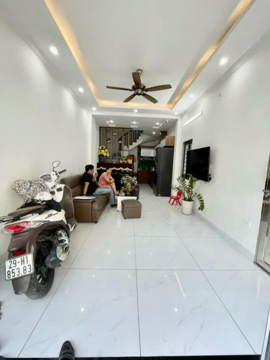 BÁN NHÀ MỚI -ĐẸP PHỐ NGỌC TRÌ-LONG BIÊN, 35M2,5 TẦNG,MẶT TIỀN 3.5M, 6.3 TỶ.Ô TÔ ĐỖ CỬA.