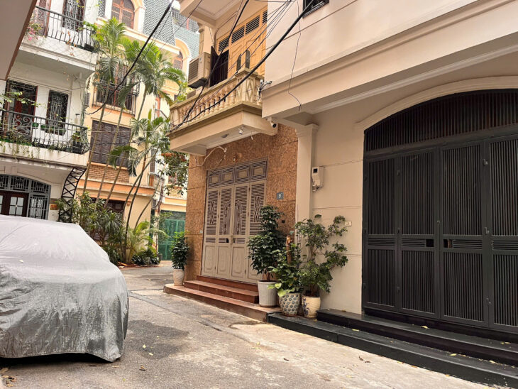 Bán nhà Lạc Long Quân Võng Thị – ô tô vào nhà – 78m * 4 tầng ở ngay – lô góc – tròn 16 tỷ