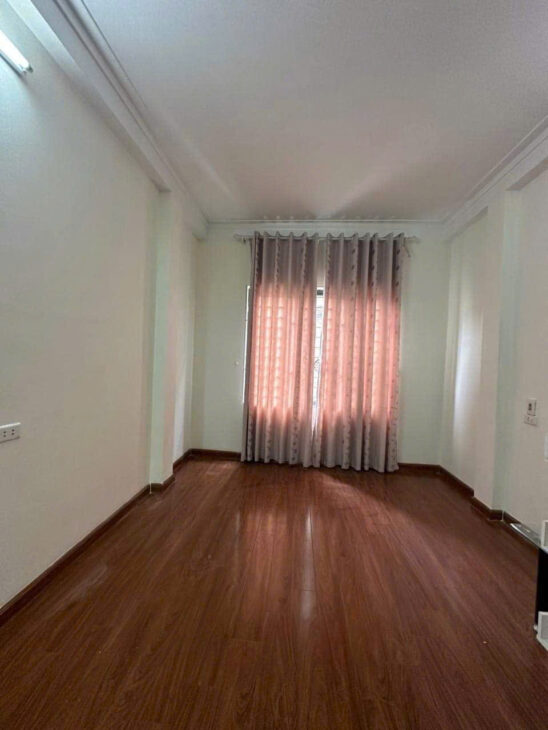 6 tỏi nhà 5 tầng ,Dt 33m2 tại trung tâm Mộ Lao Hà Đông, nhà đẹp dân xây chắc chắn. ở ngay, tiện ích