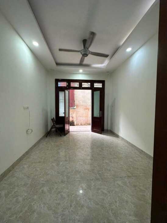 6 tỏi nhà 5 tầng ,Dt 33m2 tại trung tâm Mộ Lao Hà Đông, nhà đẹp dân xây chắc chắn. ở ngay, tiện ích