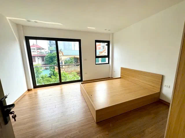 BÁN NHÀ MỚI- ĐẸP – Ô TÔ ĐỖ CỬA PHỐ BÁT KHỐI -LONG BIÊN, 30M2 X5 TẦNG,MT 4M, 5.6 TỶ.