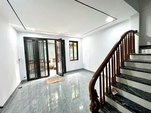 BÁN NHÀ MỚI- ĐẸP – Ô TÔ ĐỖ CỬA PHỐ BÁT KHỐI -LONG BIÊN, 30M2 X5 TẦNG,MT 4M, 5.6 TỶ.
