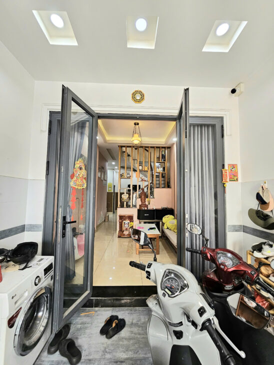 Sát mặt tiền Tôn Đản Q 4 Ngang 3.3 nở hậu 6.5 Dài 13 m Đúc 4 tấm 5 tỷ